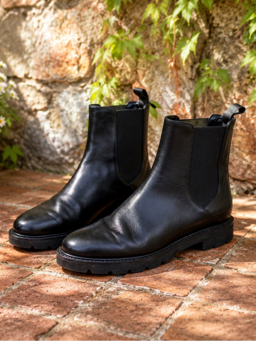 STUART WEITZMAN Black Leather Quiet Luxury Minimalist Chelsea Boots, 6B